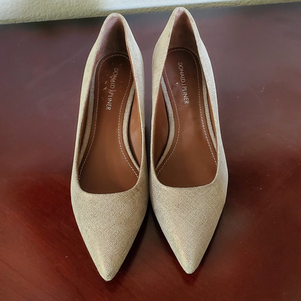 Donald J Pliner Gold Pump - 7.5M -Low Vero Cuoio Heel